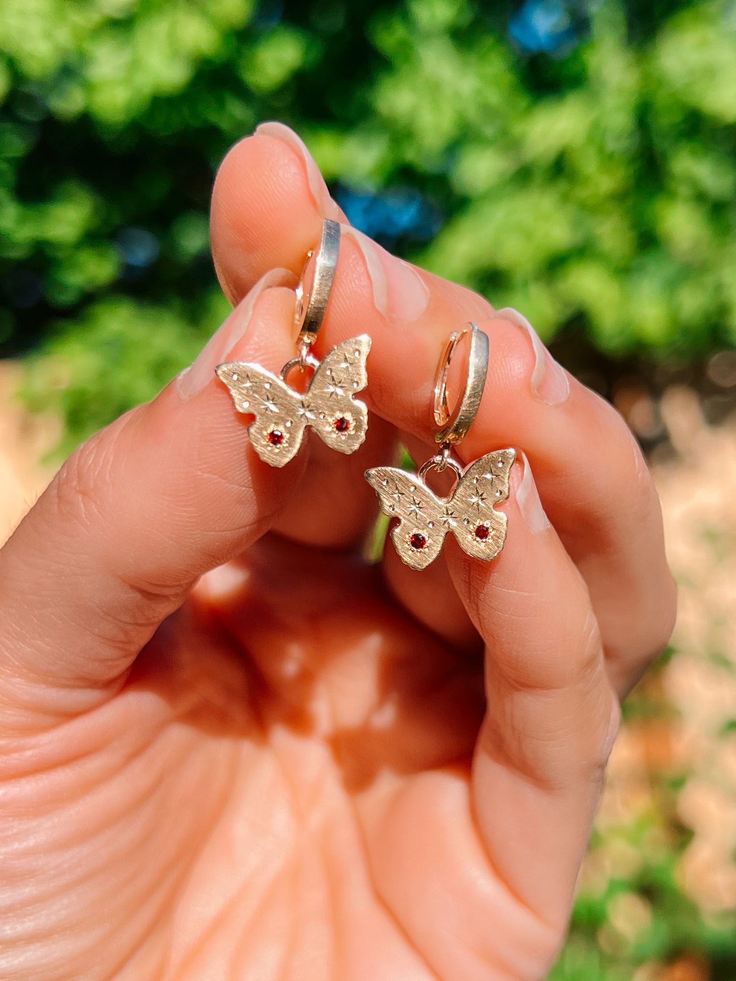 Flutterby Huggies Brass