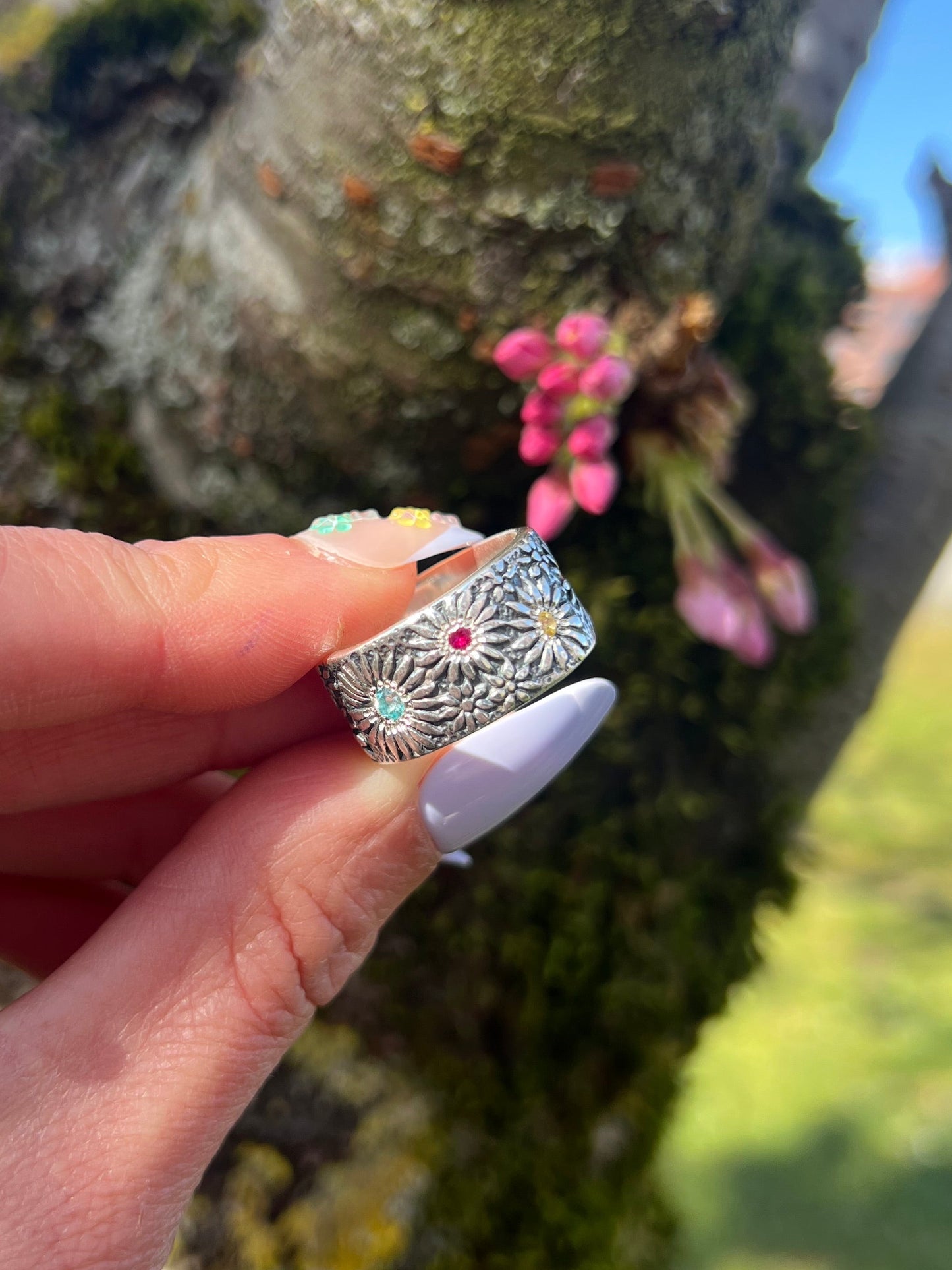 Dancing Daisies Ring