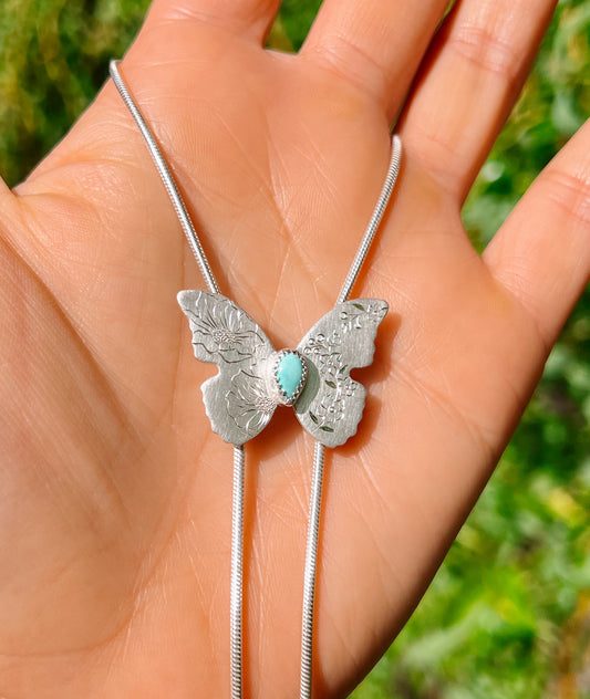 Butterfly in Bloom Bolo